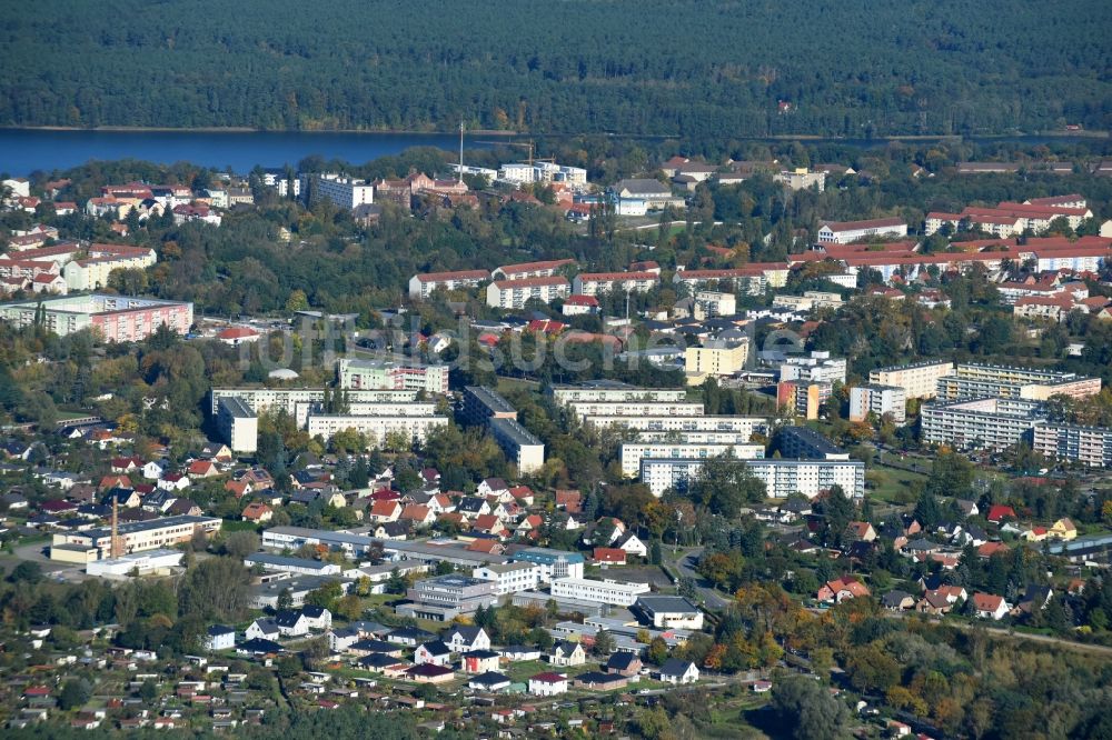 Luftbild Strausberg - Plattenbau- Hochhaus- Wohnsiedlung in Strausberg im Bundesland Brandenburg, Deutschland