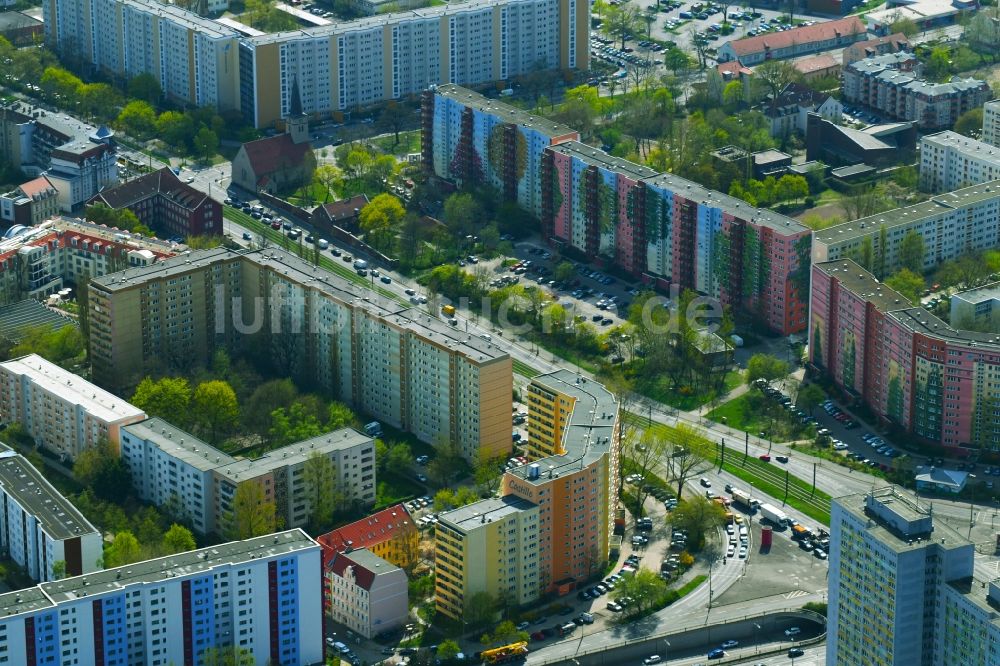 Berlin von oben - Plattenbau- Hochhaus- Wohnsiedlung Am Tierpark im Ortsteil Lichtenberg in Berlin, Deutschland