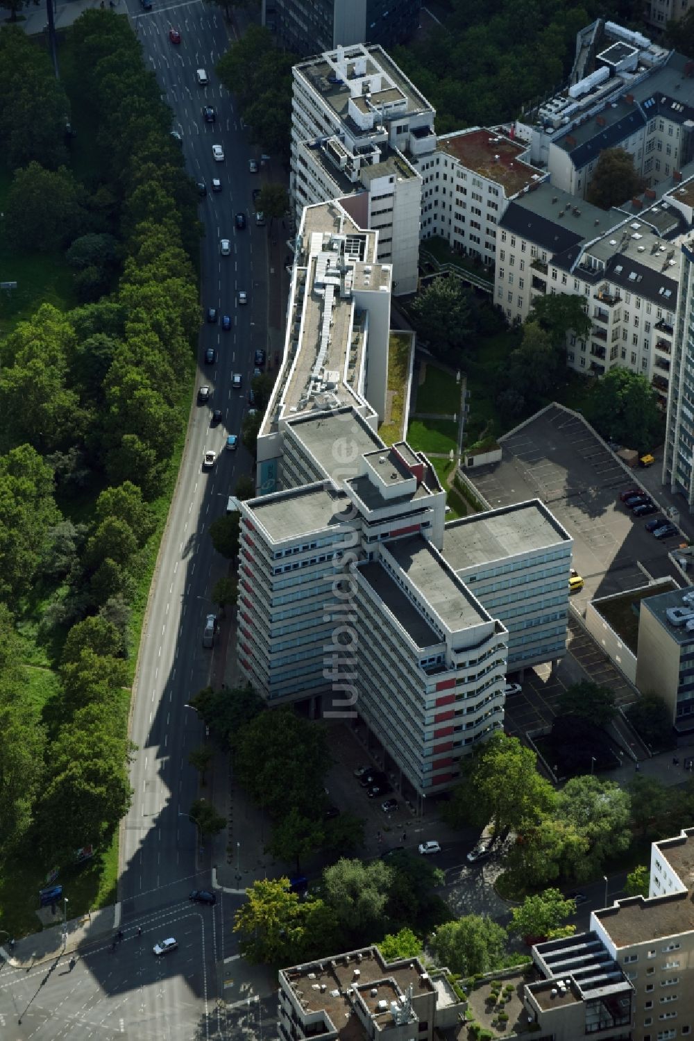 Berlin von oben - Plattenbau- Hochhaus- Wohnsiedlung An der Urania - Kurfürstenstraße im Ortsteil Schöneberg in Berlin, Deutschland