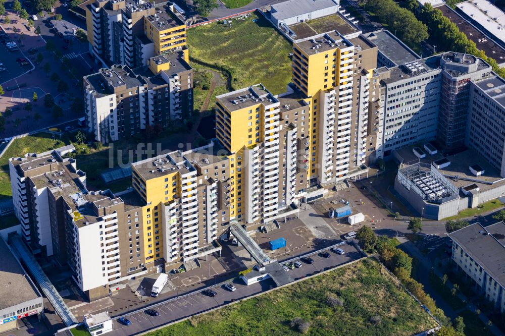 Chorweiler von oben - Plattenbau- Hochhaus- Wohnsiedlung in Volkhoven/Weiler im Bundesland Nordrhein-Westfalen, Deutschland