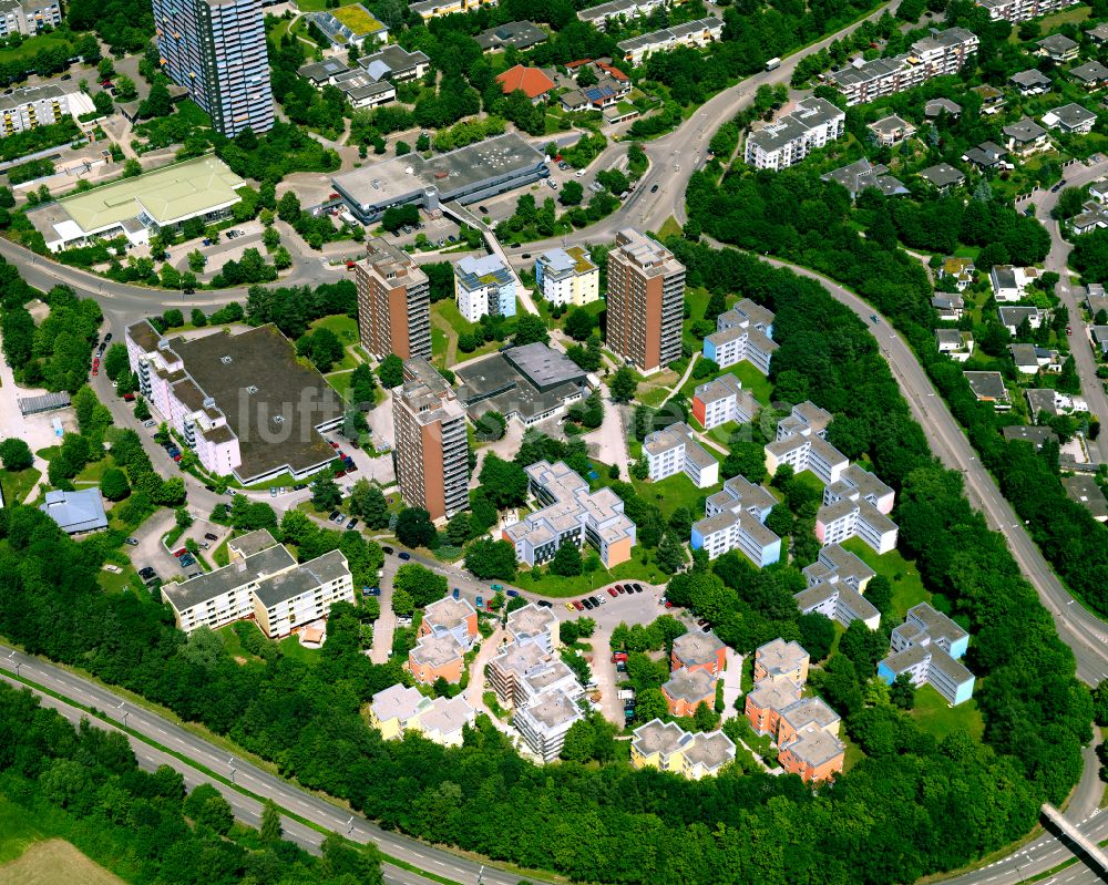 Waldhäuser aus der Vogelperspektive: Plattenbau- Hochhaus- Wohnsiedlung in Waldhäuser im Bundesland Baden-Württemberg, Deutschland