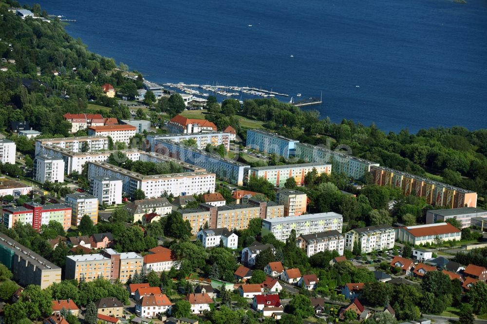 Senftenberg aus der Vogelperspektive: Plattenbau- Hochhaus- Wohnsiedlung Wehrstraße - Schulstraße - Rosenstraße in Senftenberg im Bundesland Brandenburg, Deutschland