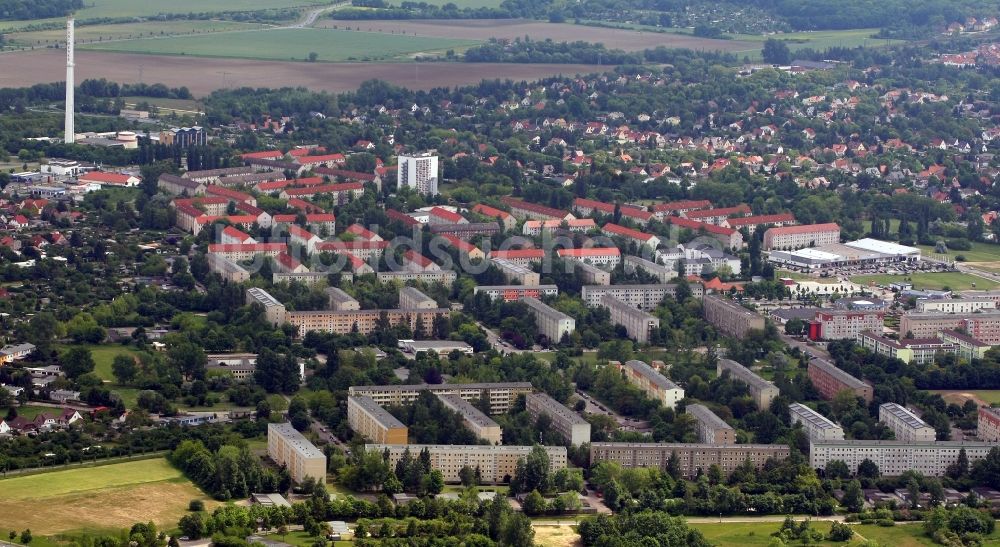 Luftaufnahme Wolfen - Plattenbau- Hochhaus- Wohnsiedlung in Wolfen im Bundesland Sachsen-Anhalt, Deutschland