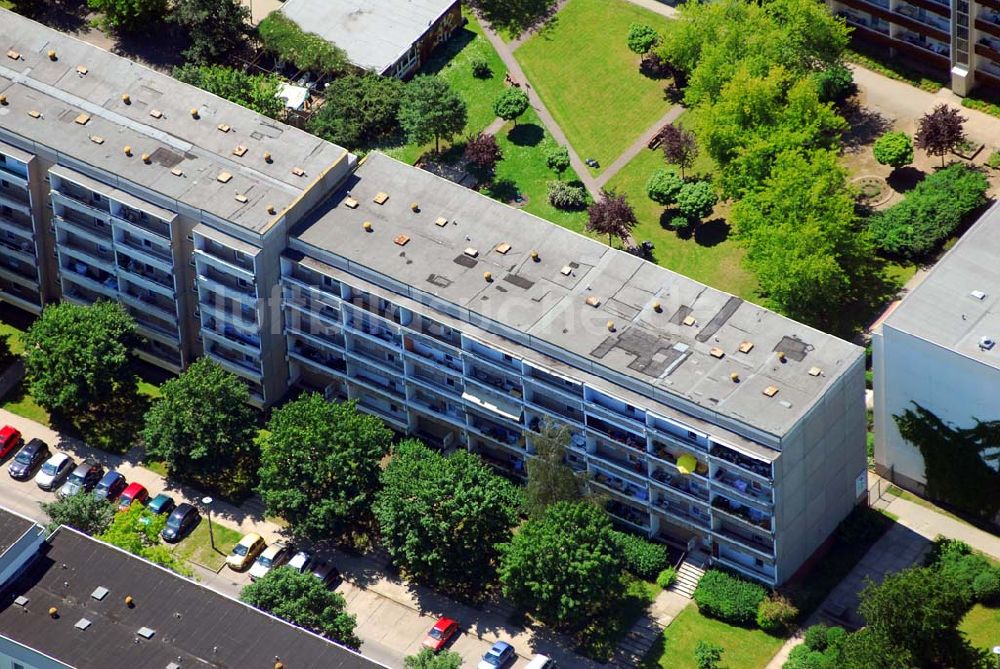 Magdeburg aus der Vogelperspektive: Plattenbau-Komplex an der Hans-Grade-Straße in Magdeburg-Olvenstedt