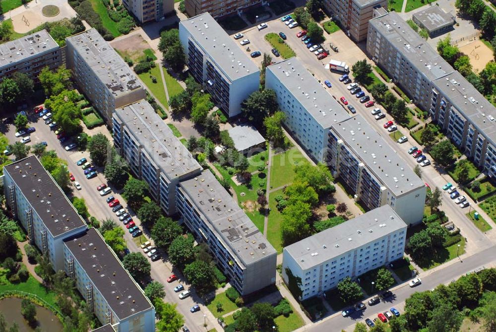 Luftaufnahme Magdeburg - Plattenbau-Komplex an der Hans-Grade-Straße in Magdeburg-Olvenstedt