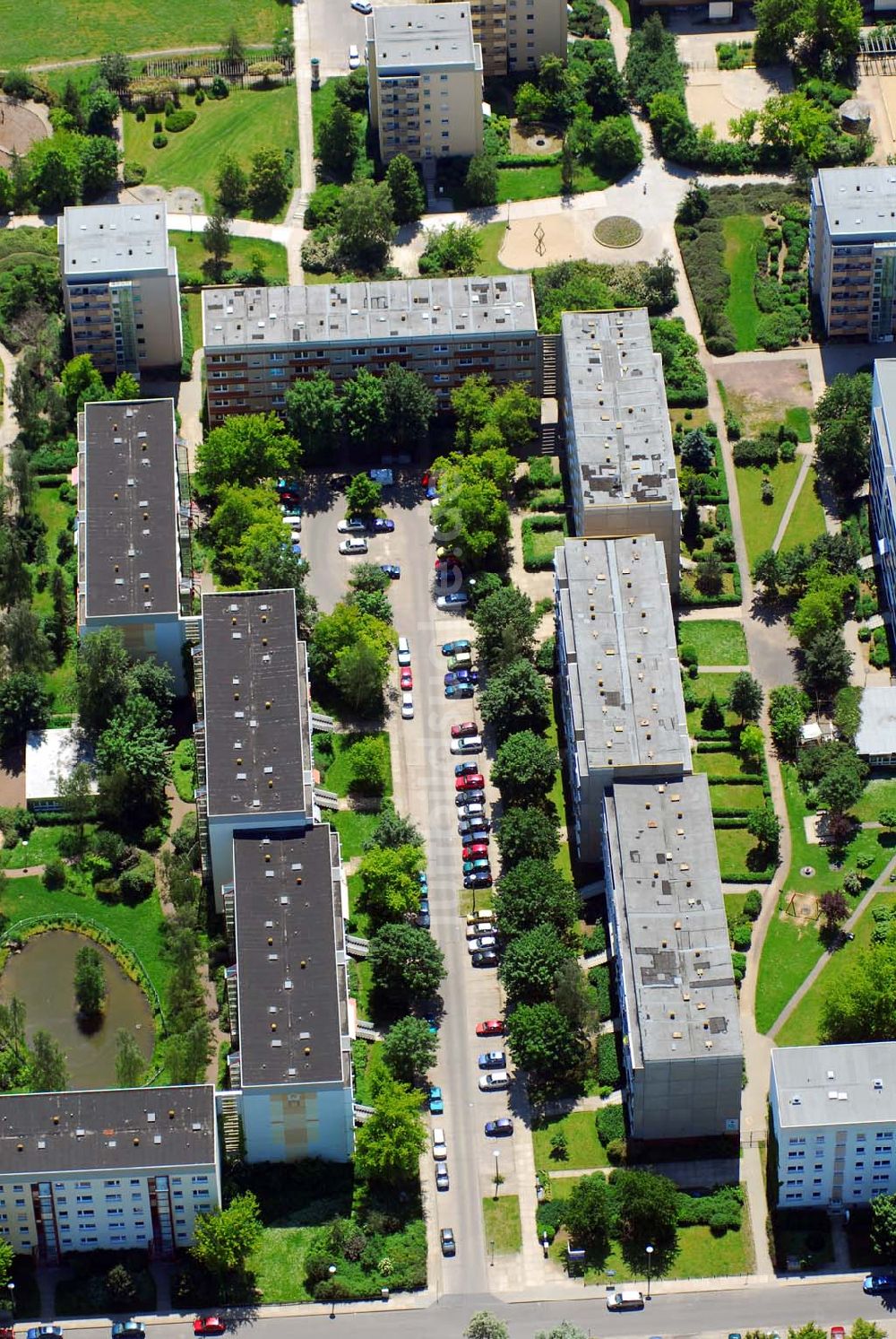 Magdeburg aus der Vogelperspektive: Plattenbau-Komplex an der Hans-Grade-Straße in Magdeburg-Olvenstedt