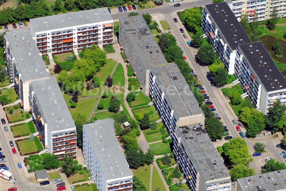 Magdeburg von oben - Plattenbau-Komplex an der Hans-Grade-Straße in Magdeburg-Olvenstedt