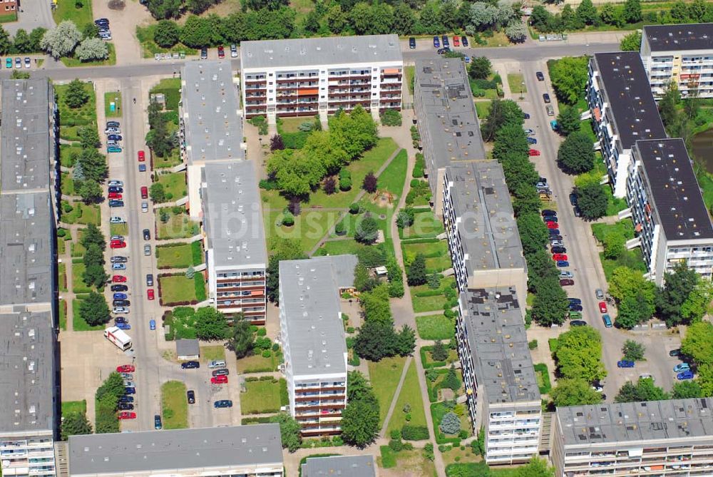 Magdeburg aus der Vogelperspektive: Plattenbau-Komplex an der Hans-Grade-Straße in Magdeburg-Olvenstedt