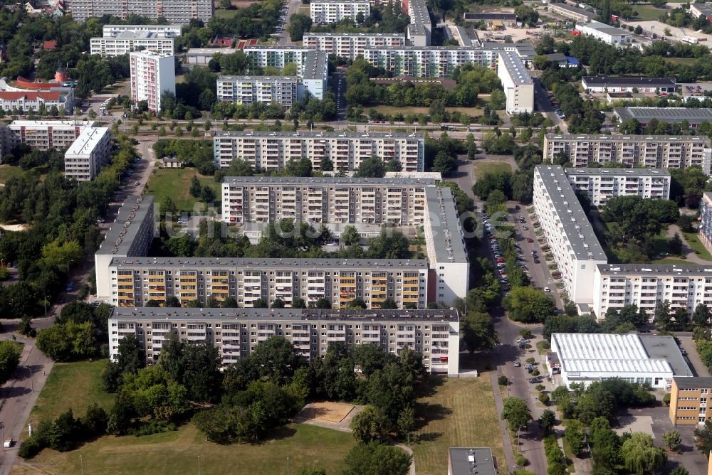 Halle / Saale aus der Vogelperspektive: Plattenbau- Neubau - Wohngebiet Halle-Neustadt in Halle (Saale) in Sachsen-Anhalt