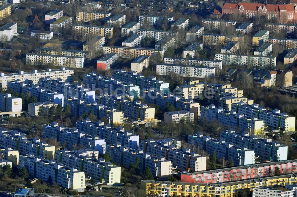 Luftaufnahme Berlin - Plattenbau- Neubauwohngebiete an der Sonnenallee, Neuköllnische Allee in Berlin - Neukölln