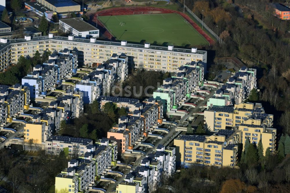 Luftaufnahme Berlin - Plattenbau- Neubauwohngebiete an der Sonnenallee, Neuköllnische Allee in Berlin - Neukölln