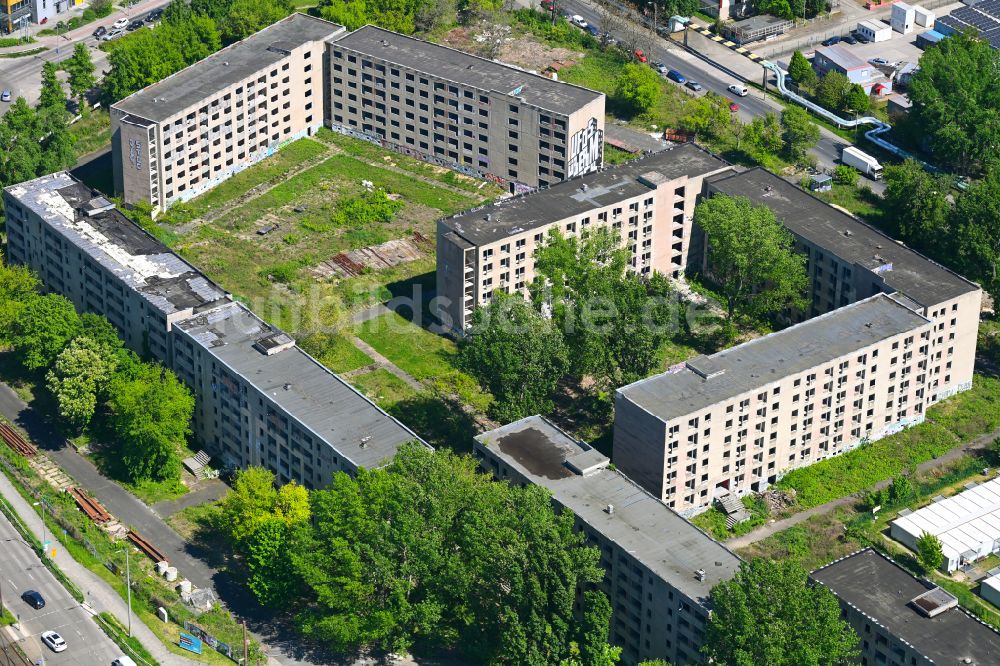 Luftbild Berlin - Plattenbau- Ruine Mehrfamilienhauses im Ortsteil Hohenschönhausen in Berlin, Deutschland