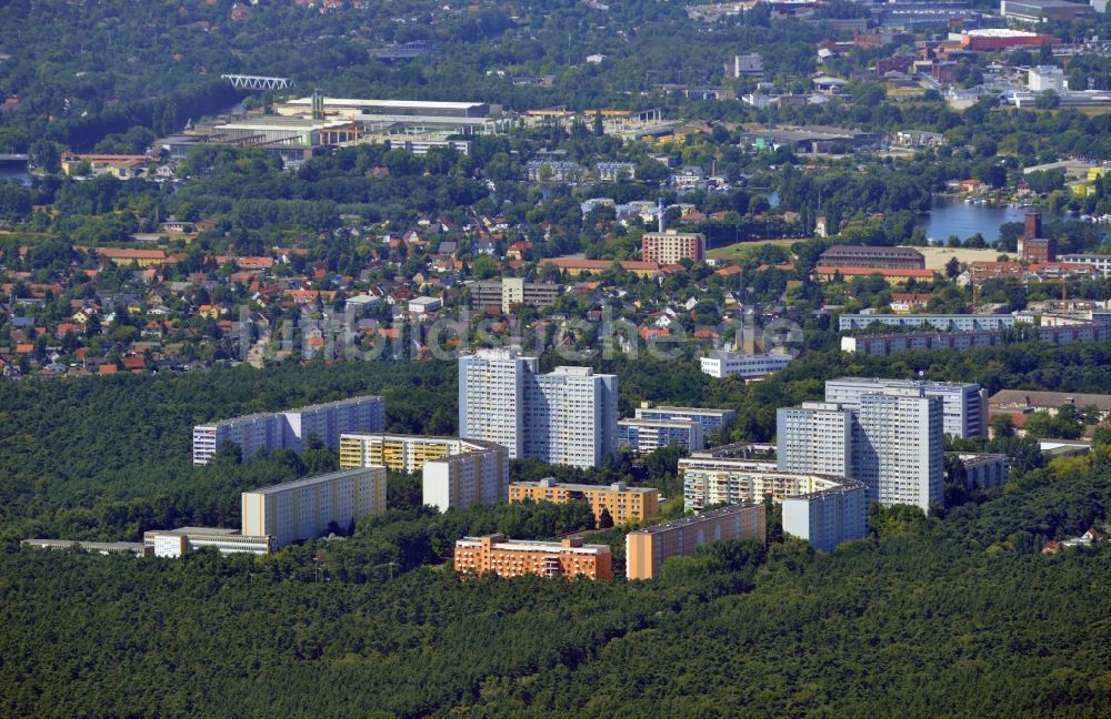 Berlin von oben - Plattenbau - Siedlung im Ortsteil Friedrichshagen im Bezirk Treptow - Köpenick in Berlin