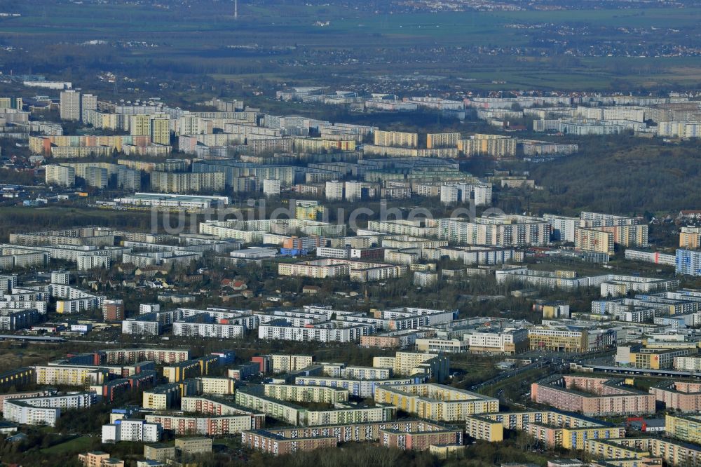 Berlin Hellersdorf Marzahn aus der Vogelperspektive: Plattenbau - Wohngebiete in den Stadtteilen Hellersdorf - Marzahn in Berlin