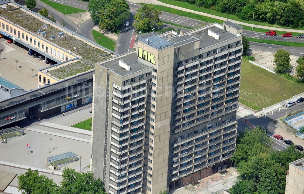 Halle / Saale aus der Vogelperspektive: Plattenbau Wohnhochhaus in Halle / Saale im Bundesland Sachsen-Anhalt