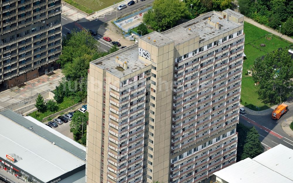 Luftbild Halle / Saale - Plattenbau Wohnhochhaus in Halle / Saale im Bundesland Sachsen-Anhalt