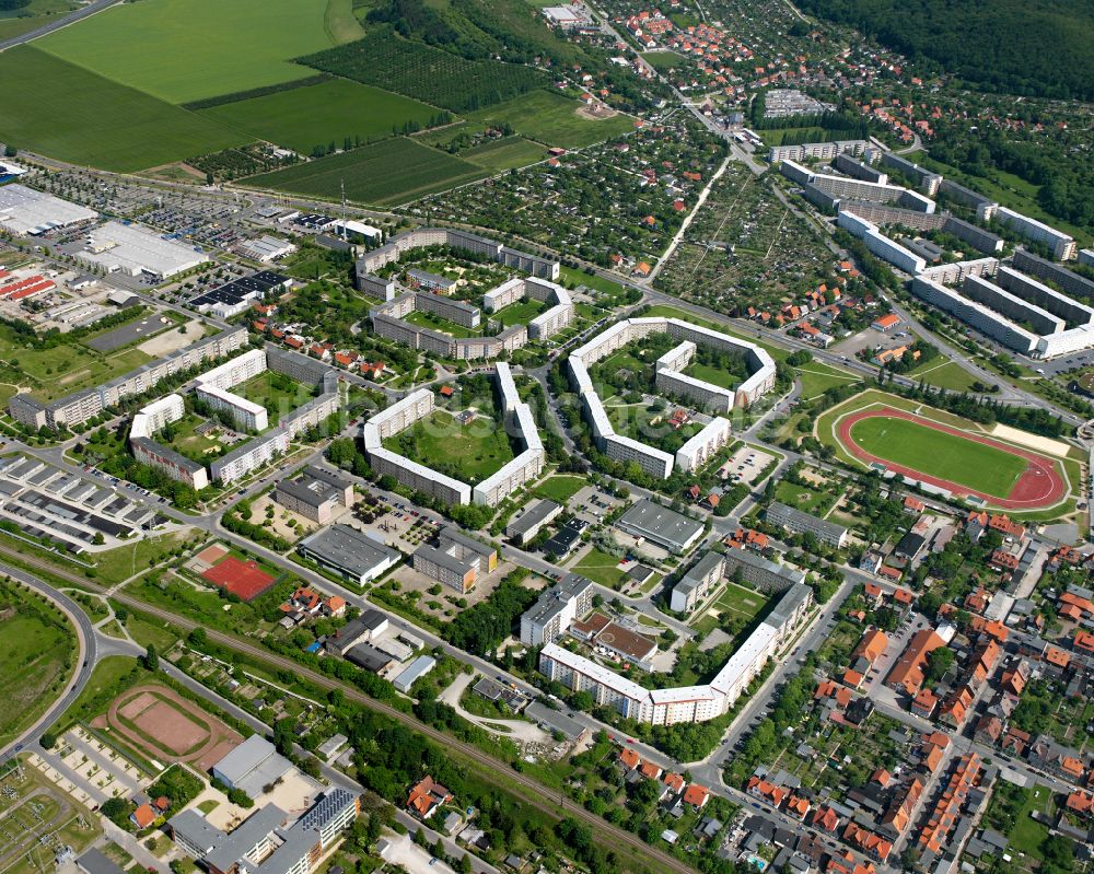 Wernigerode von oben - Plattenbau- Wohnsiedlung an der Minslebener Straße - Walther-Grosse-Ring in Wernigerode im Bundesland Sachsen-Anhalt, Deutschland