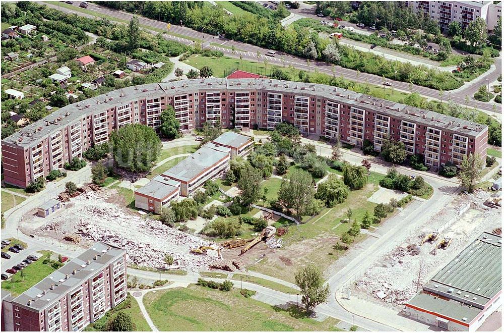 Halle aus der Vogelperspektive: Plattenbauabriß Halle-Süd