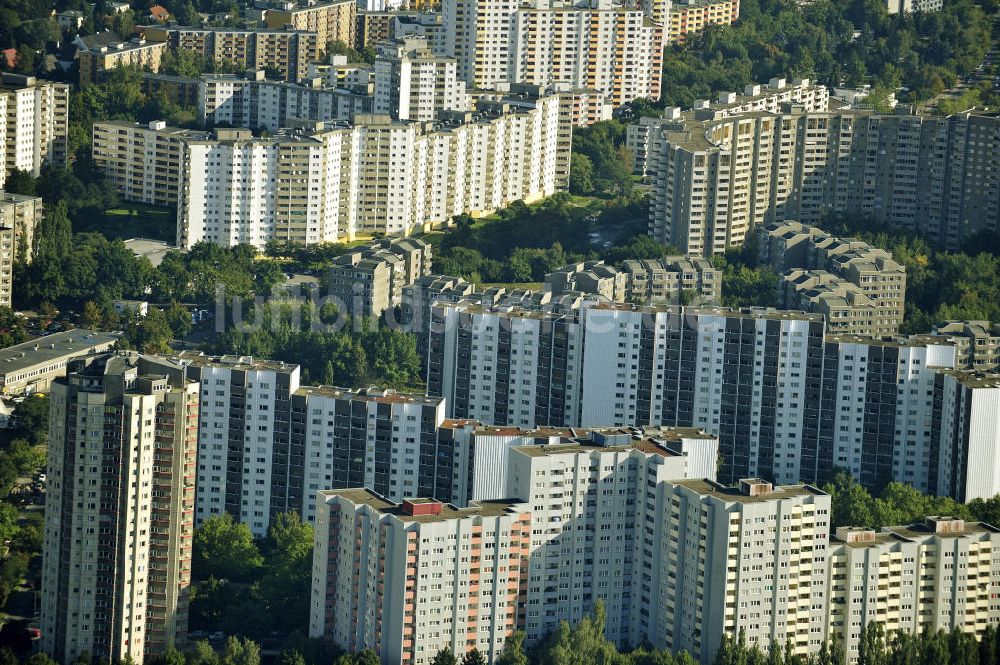 Luftbild Berlin - Plattenbausiedlung in Berlin- Neukölln