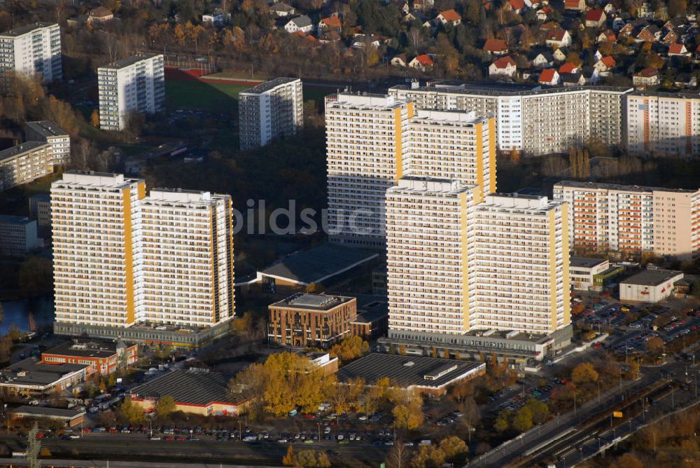 Luftbild Berlin-Marzahn - Plattenbausiedlung am Helene-Weigel-Platz in Berlin-Marzahn