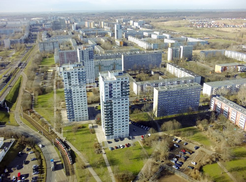 Halle ( Saale ) aus der Vogelperspektive: Plattenbauten in Halle ( Saale ) im Bundesland Sachsen-Anhalt