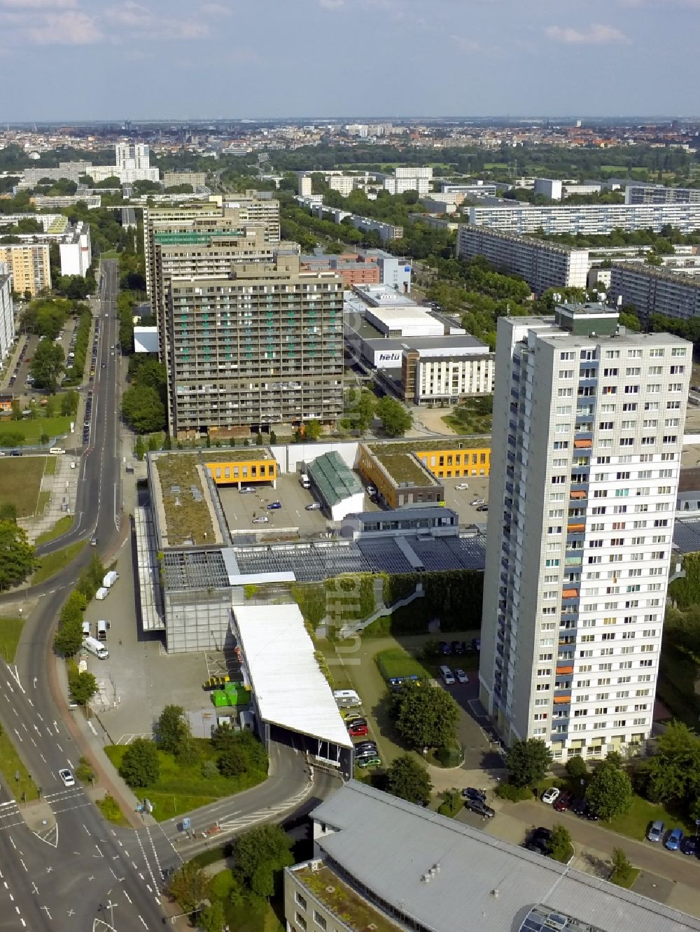 Luftaufnahme Halle ( Saale ) - Plattenbauten in Halle ( Saale ) Stadtteil Neustadt im Bundesland Sachsen-Anhalt