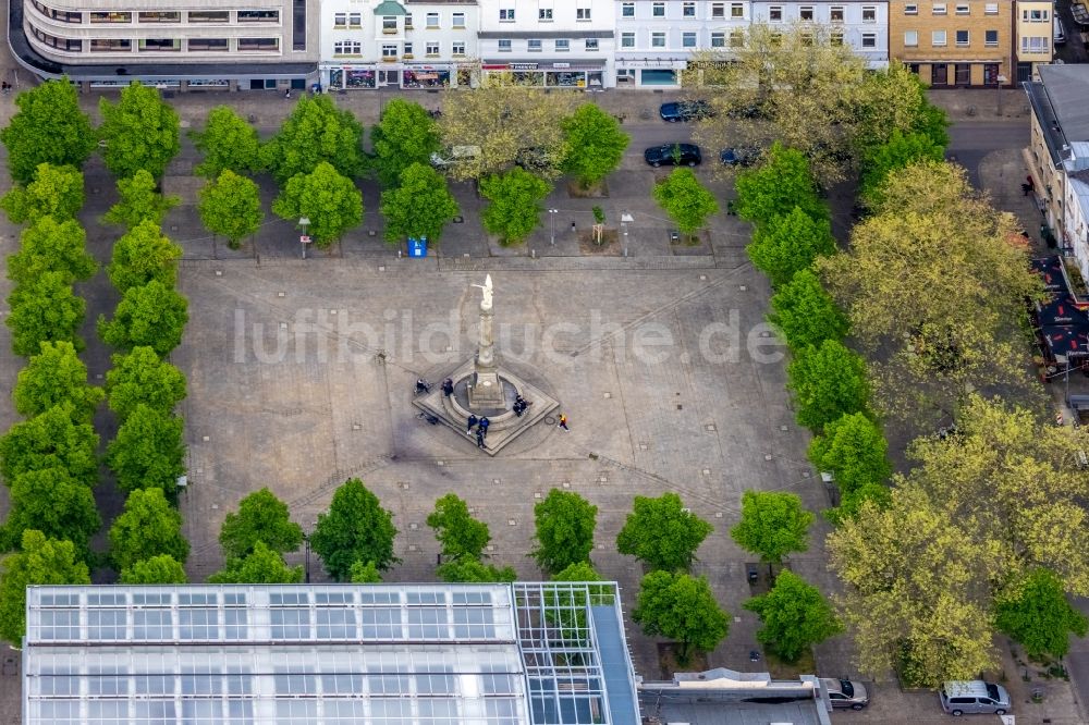 Luftbild Oberhausen - Platz- Ensemble Altmarkt mit der Siegessäule in Oberhausen im Bundesland Nordrhein-Westfalen, Deutschland