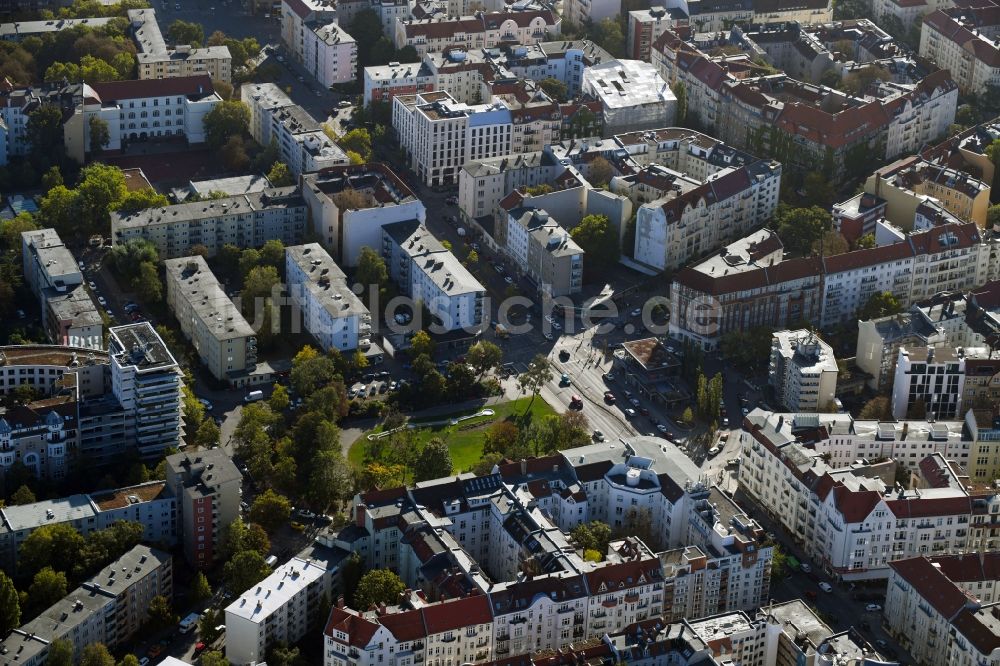 Luftaufnahme Berlin - Platz- Ensemble Bayerischer Platz im Ortsteil Schöneberg in Berlin, Deutschland