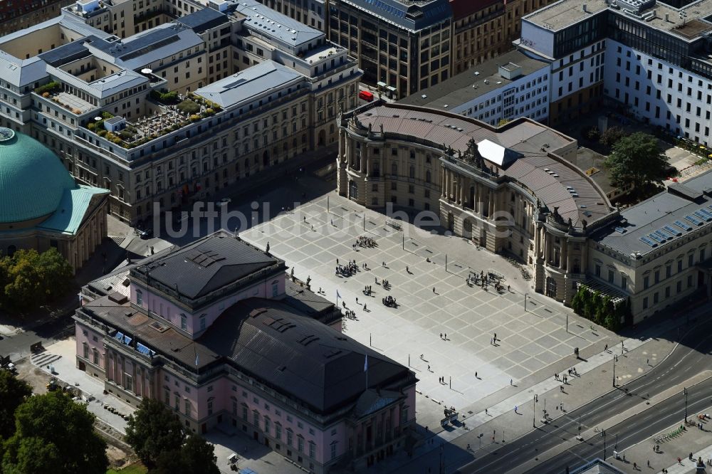 Luftaufnahme Berlin - Platz- Ensemble Bebelplatz im Ortsteil Mitte in Berlin, Deutschland