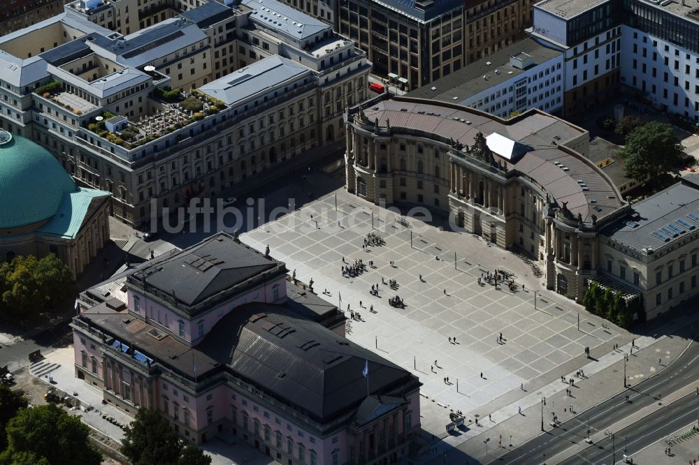 Berlin von oben - Platz- Ensemble Bebelplatz im Ortsteil Mitte in Berlin, Deutschland