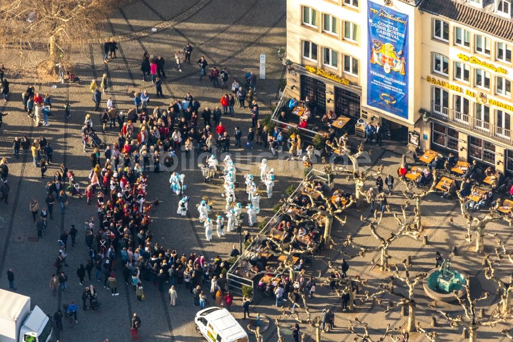 Luftaufnahme Düsseldorf - Platz- Ensemble Burgplatz in Düsseldorf im Bundesland Nordrhein-Westfalen, Deutschland