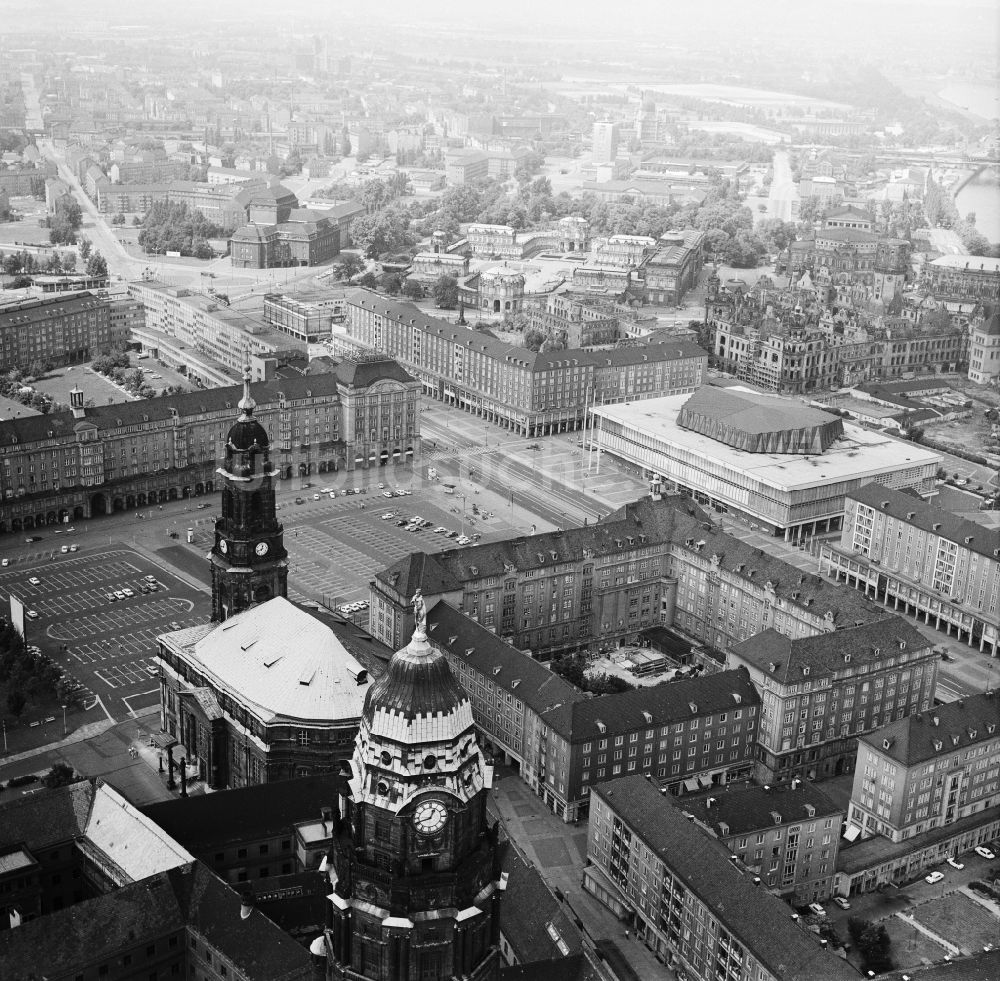 Luftbild Dresden - Platz- Ensemble Dresdner Striezelmarkt am Altmarkt im Ortsteil Altstadt in Dresden im Bundesland Sachsen, Deutschland