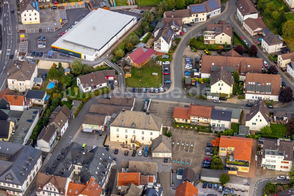 Balve von oben - Platz- Ensemble Drostenplatz in Balve im Bundesland Nordrhein-Westfalen, Deutschland