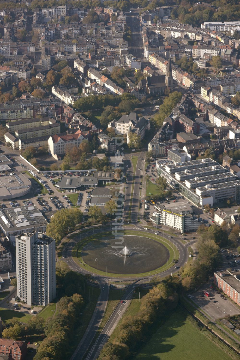 Aachen aus der Vogelperspektive: Platz- Ensemble Europaplatz in Aachen im Bundesland Nordrhein-Westfalen, Deutschland