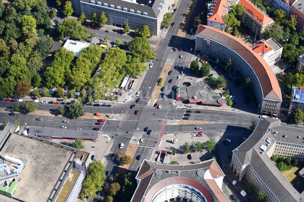 Luftaufnahme Berlin - Platz- Ensemble Fehrbelliner Platz am Hohenzollerndamm im Ortsteil Wilmersdorf in Berlin, Deutschland