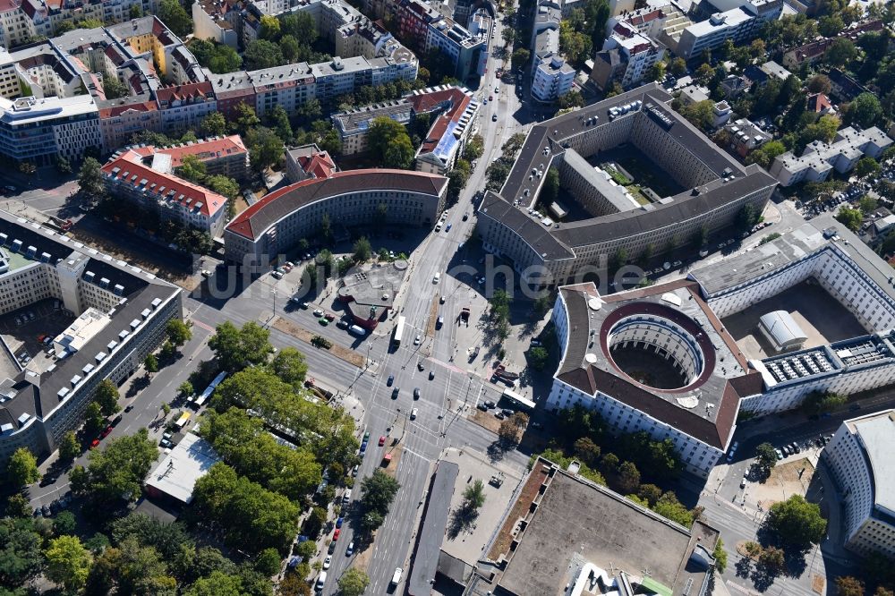 Luftbild Berlin - Platz- Ensemble Fehrbelliner Platz am Hohenzollerndamm im Ortsteil Wilmersdorf in Berlin, Deutschland