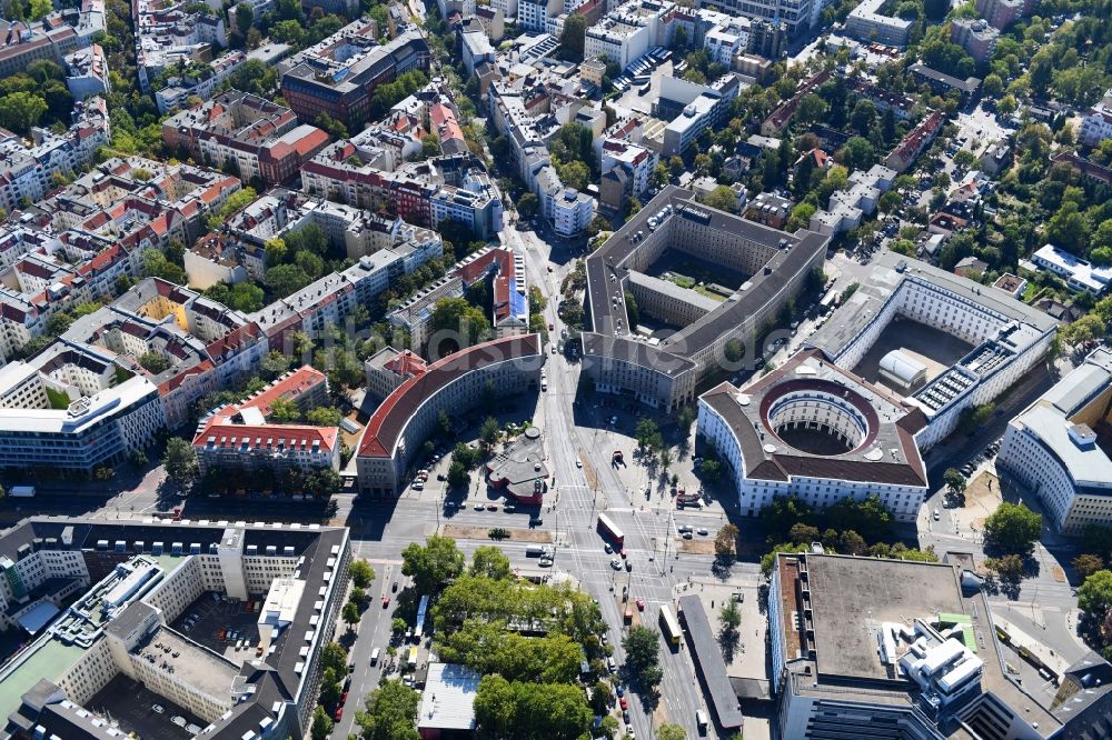 Luftaufnahme Berlin - Platz- Ensemble Fehrbelliner Platz am Hohenzollerndamm im Ortsteil Wilmersdorf in Berlin, Deutschland