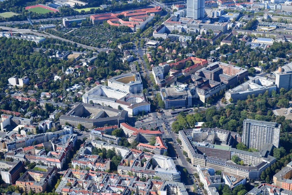 Berlin von oben - Platz- Ensemble Fehrbelliner Platz am Hohenzollerndamm im Ortsteil Wilmersdorf in Berlin, Deutschland