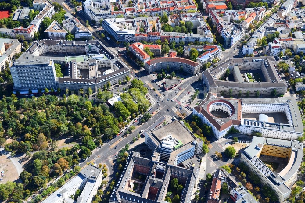 Berlin von oben - Platz- Ensemble Fehrbelliner Platz am Hohenzollerndamm im Ortsteil Wilmersdorf in Berlin, Deutschland