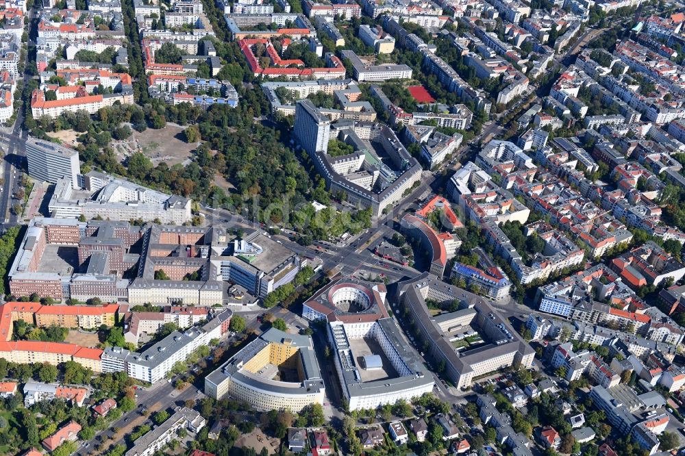 Luftbild Berlin - Platz- Ensemble Fehrbelliner Platz am Hohenzollerndamm im Ortsteil Wilmersdorf in Berlin, Deutschland