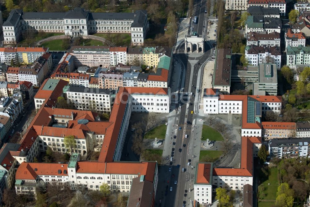 Luftaufnahme München - Platz- Ensemble Geschwister-Scholl-Platz - Ludwigstraße im Ortsteil Maxvorstadt in München im Bundesland Bayern, Deutschland