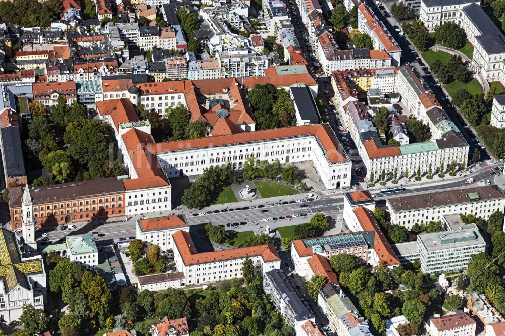 Luftbild München - Platz- Ensemble Geschwister-Scholl-Platz - Ludwigstraße im Ortsteil Maxvorstadt in München im Bundesland Bayern, Deutschland