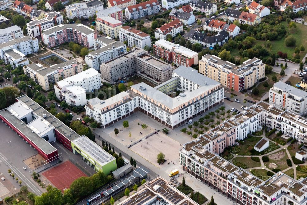 Luftbild Frankfurt am Main - Platz- Ensemble Gravensteiner Platz im Ortsteil Preungesheim in Frankfurt am Main im Bundesland Hessen, Deutschland