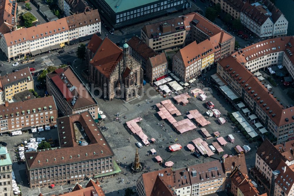 Nürnberg aus der Vogelperspektive: Platz- Ensemble Hauptmarkt Nürnberg in Nürnberg im Bundesland Bayern, Deutschland