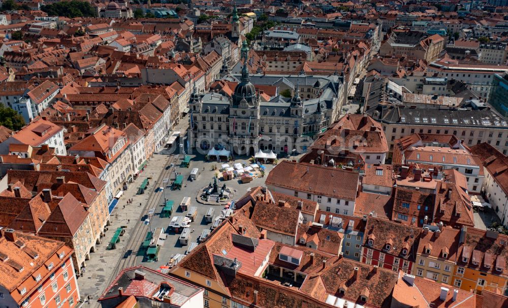 Luftaufnahme Graz - Platz- Ensemble Hauptplatz und Rathaus in Graz in Steiermark, Österreich