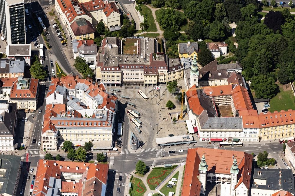 Luftbild Klagenfurt - Platz- Ensemble Heiligengeistplatz in Klagenfurt in Kärnten, Österreich