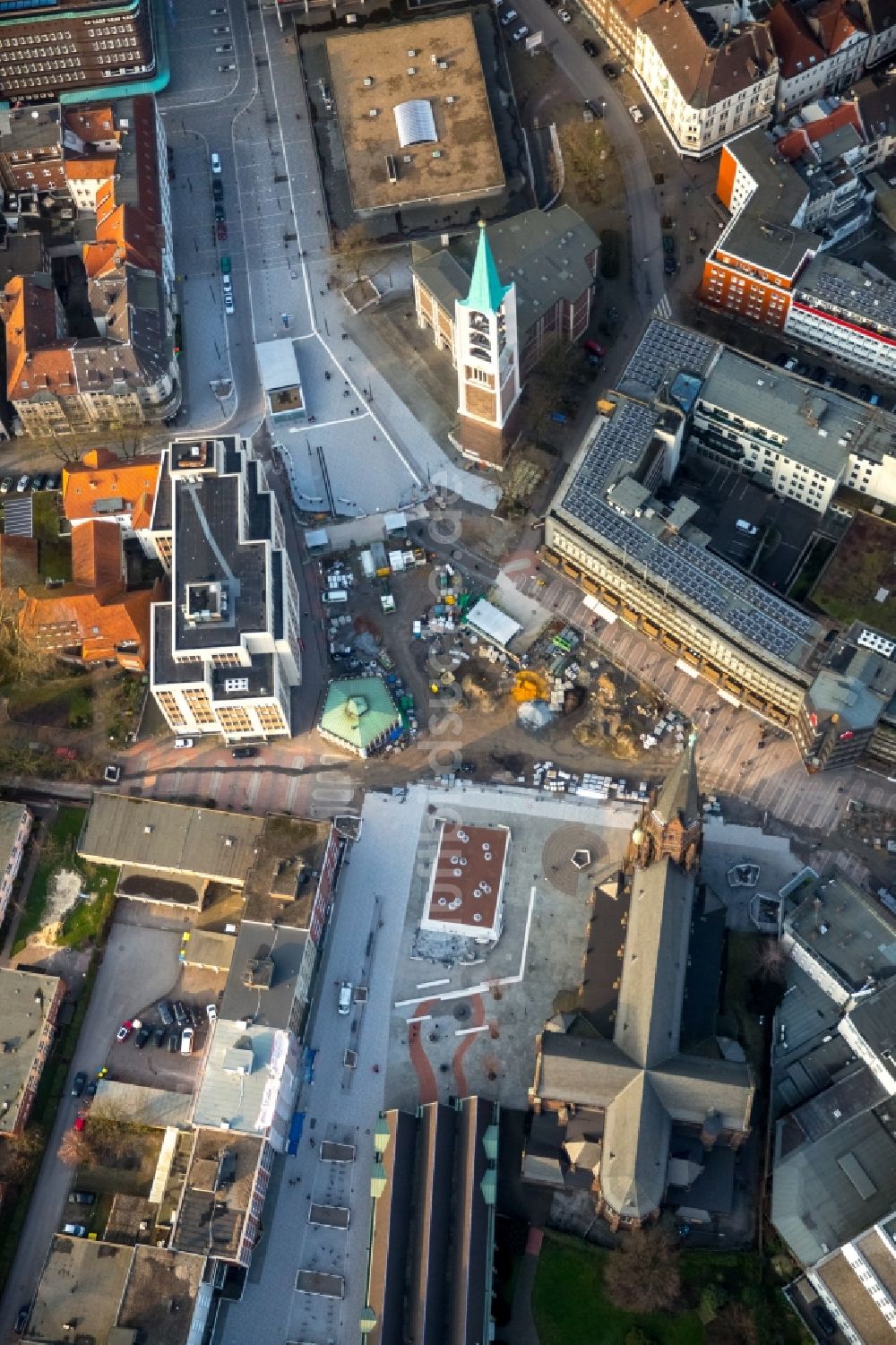 Gelsenkirchen von oben - Platz- Ensemble Heinrich-König-Platz in Gelsenkirchen im Bundesland Nordrhein-Westfalen, Deutschland