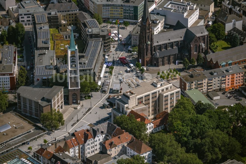 Gelsenkirchen von oben - Platz- Ensemble Heinrich-König-Platz in Gelsenkirchen im Bundesland Nordrhein-Westfalen, Deutschland