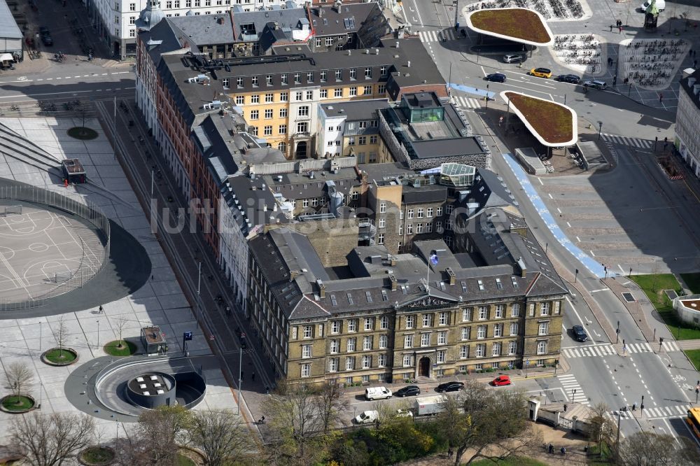 Luftbild Kopenhagen - Platz- Ensemble Israels Plads im Innenstadt- Zentrum in Kopenhagen in Dänemark