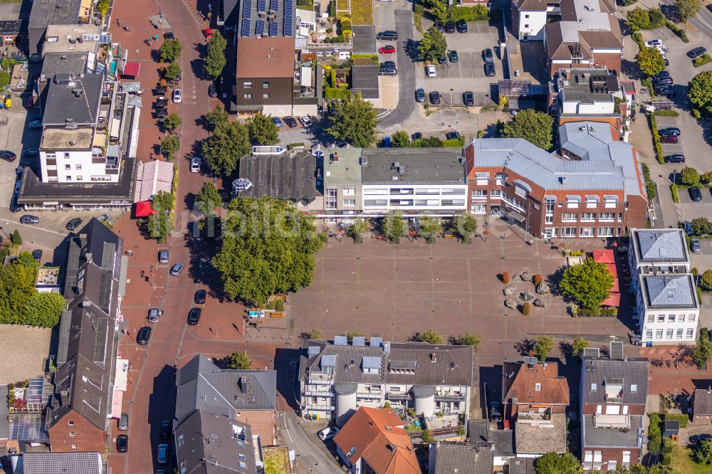 Luftbild Kirchhellen - Platz- Ensemble Johann-Breuker-Platz in Kirchhellen im Bundesland Nordrhein-Westfalen, Deutschland